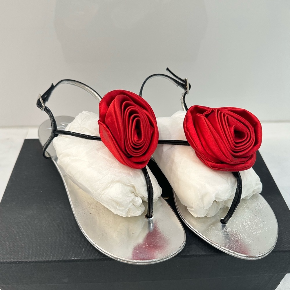 GIUSEPPE ZANOTTI satin Red Rose sandals black patent flat leather